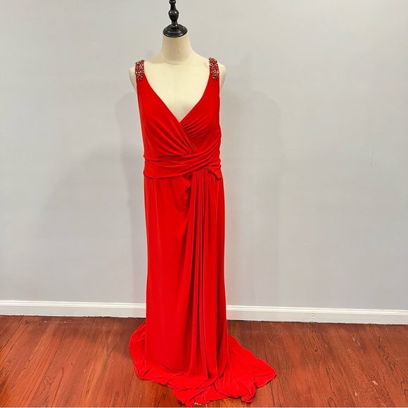 Mac Duggal Red V-Neck V-Back Embellished Shoulders Gloor Length Gown - Reemoly - Picture 14 of 17